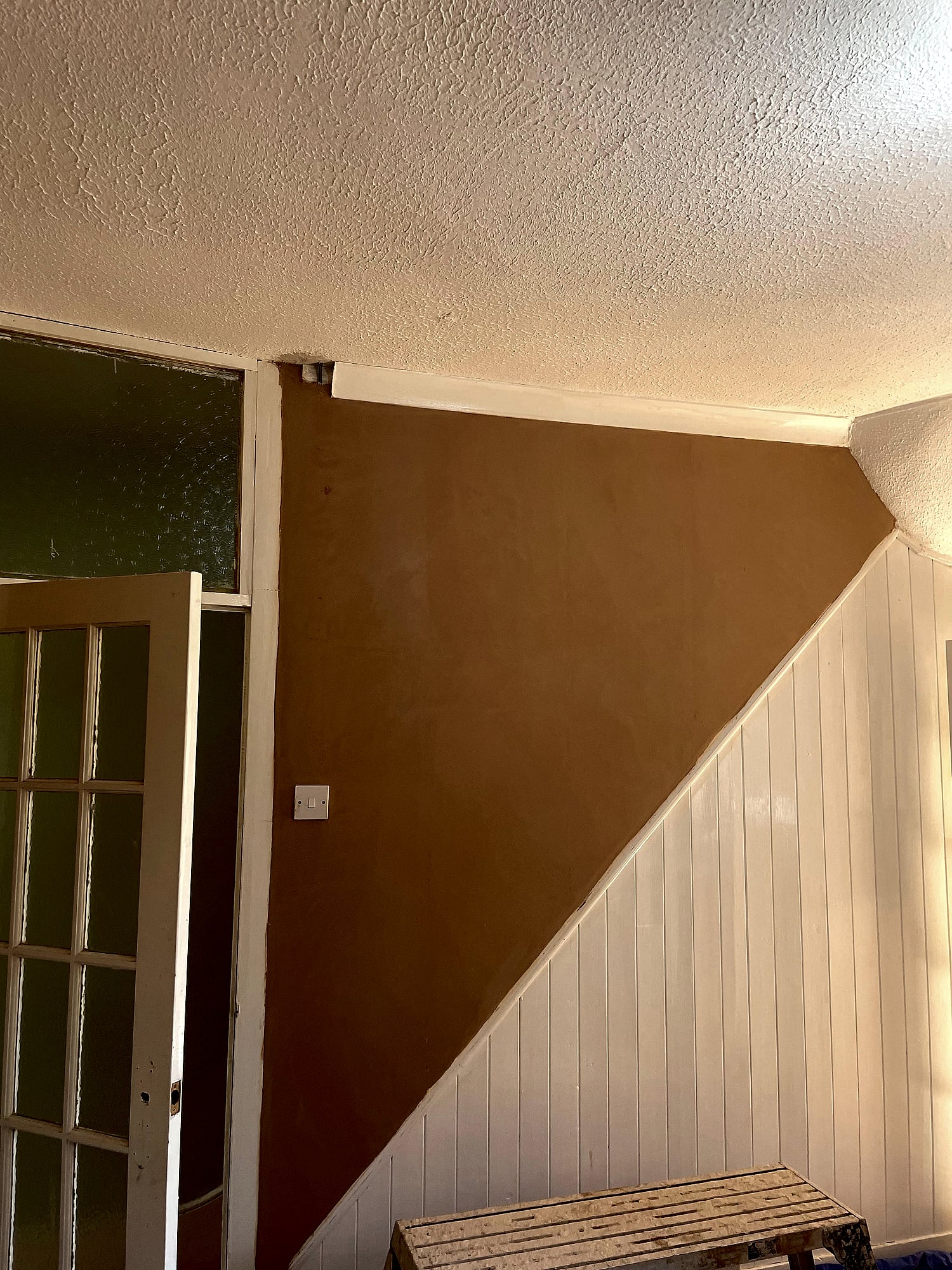 Bungalow front entrance with completed smooth monocouche render around green front door in Kent